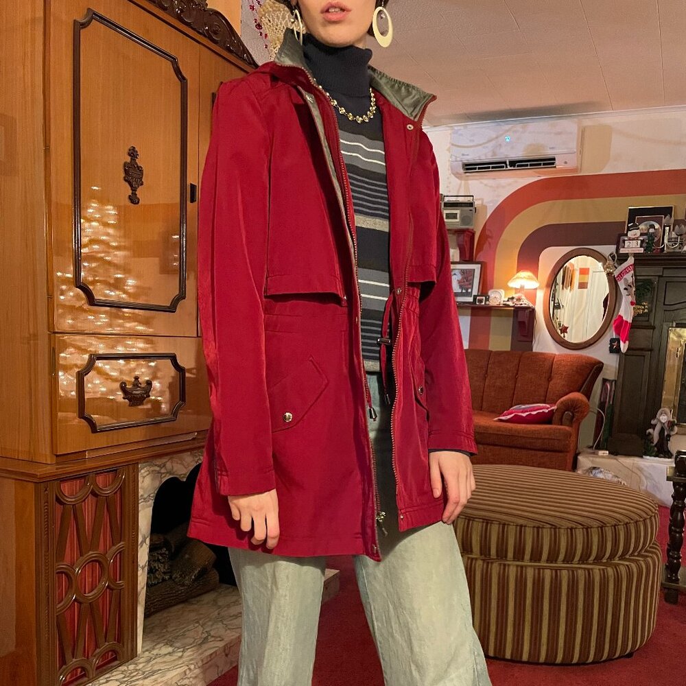 Modern maroon nautica drawstring waist rain coat!